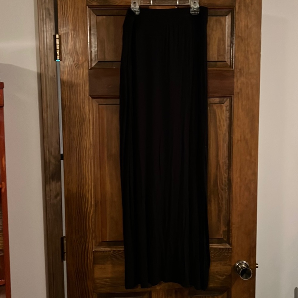 Apt. 9 maxi skirt with a slit, black, size medium.